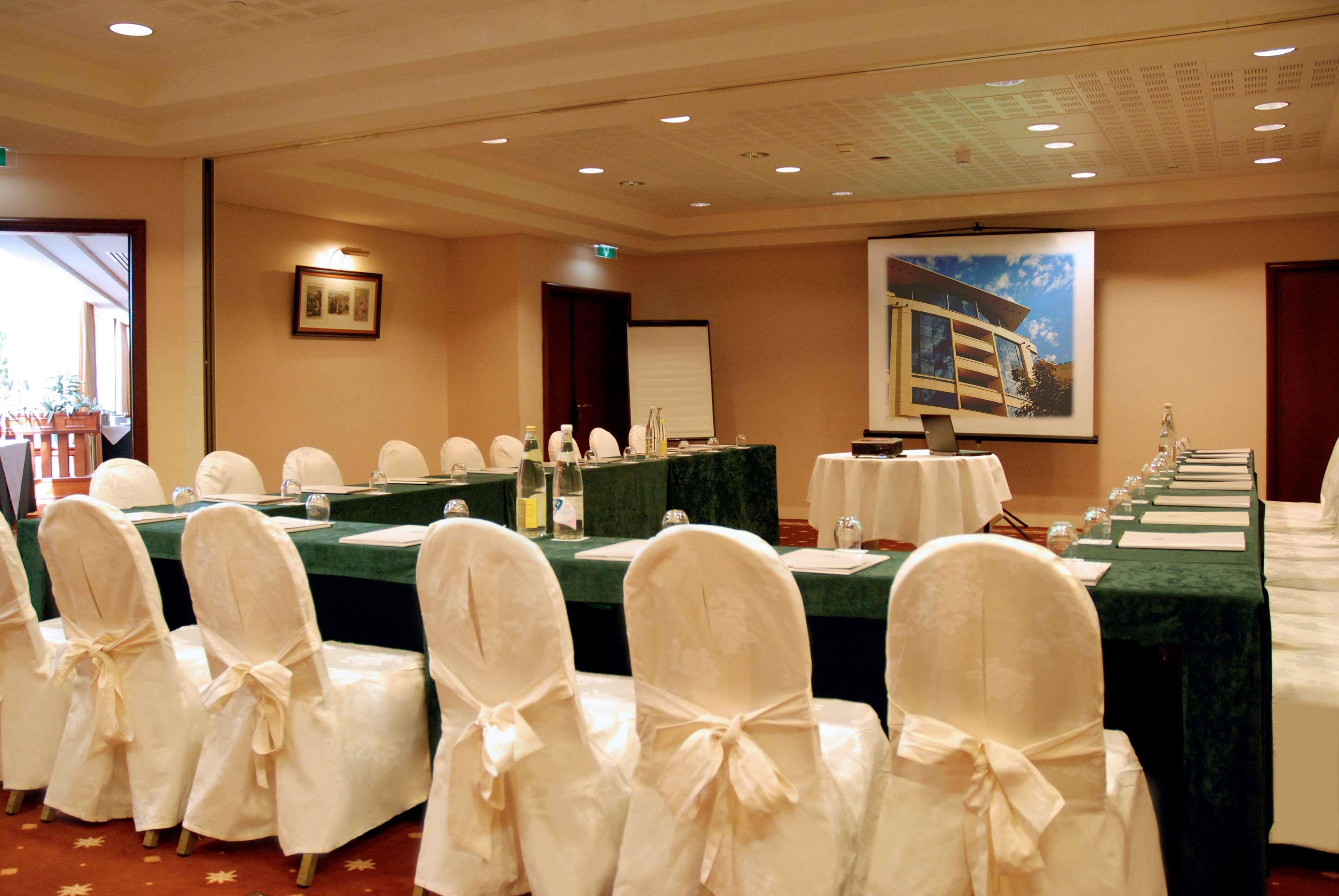 Evergreen Laurel Hotel Levallois-Perret Bisnis foto